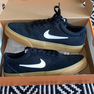 Nike SB Chron. Comfort insoles. Wore once, basically new.